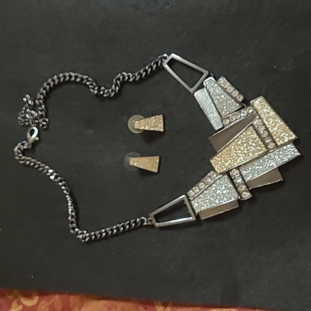 Blingy gold/silver and black necklace with matching earingsl